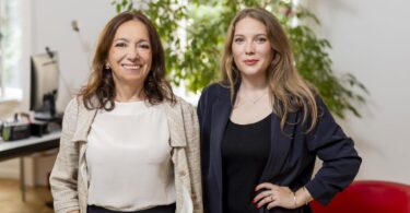 Umgründung von comm:unications consulting & services