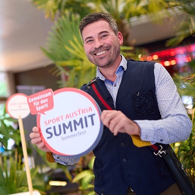 Matthias Haumer von OBSERVER beim Sport Austria Sommerfest